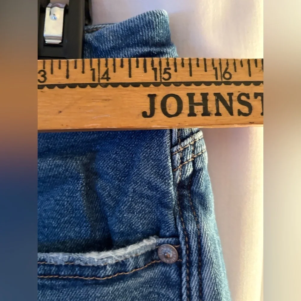 American Eagle Women’s Straight Leg Denim Jeans w/Distress Pocket Hems; Size 8 - Picture 5 of 6